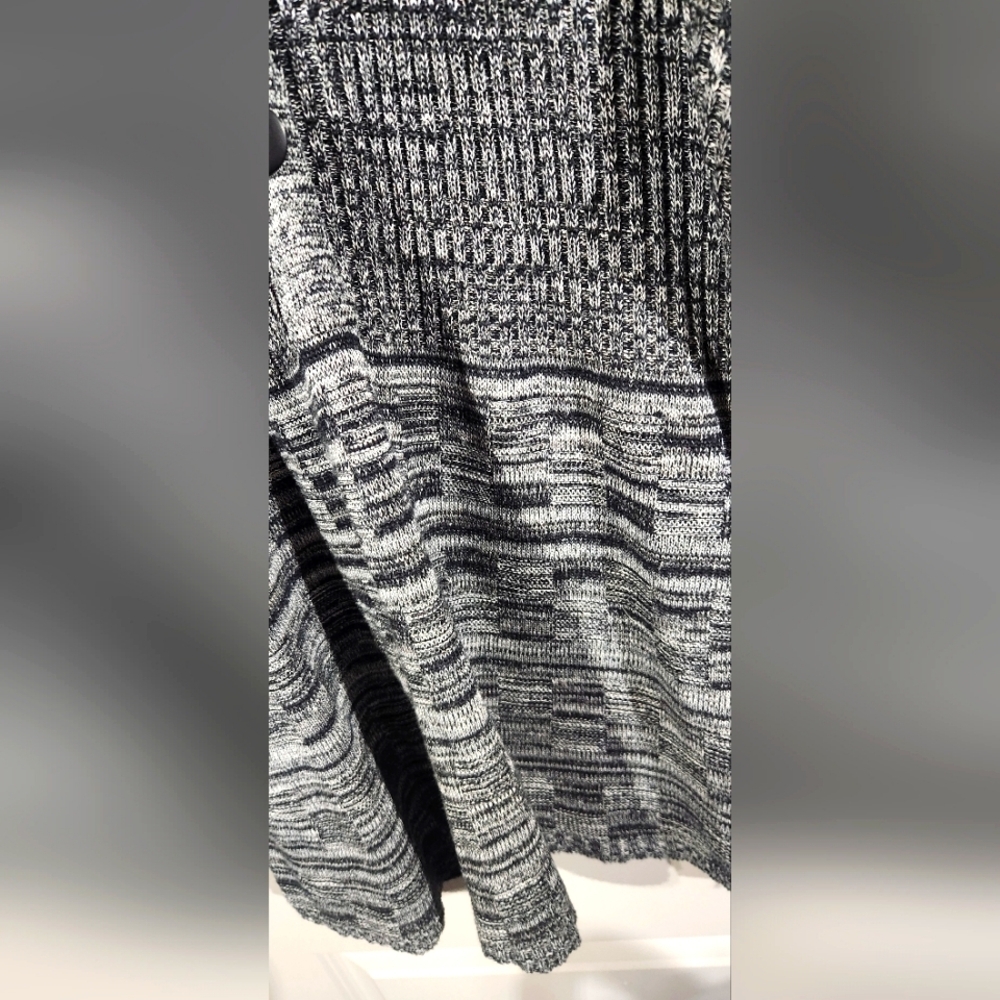 212 New York Bell Sleeve Sweater Size 26/28 - Picture 4 of 6